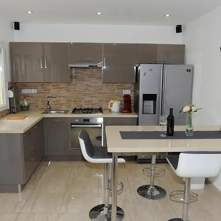 Ivisic Apartman *